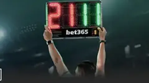 17岁埃斯特旺训练中目睹队友穿鞋技巧性挑球绕过对手